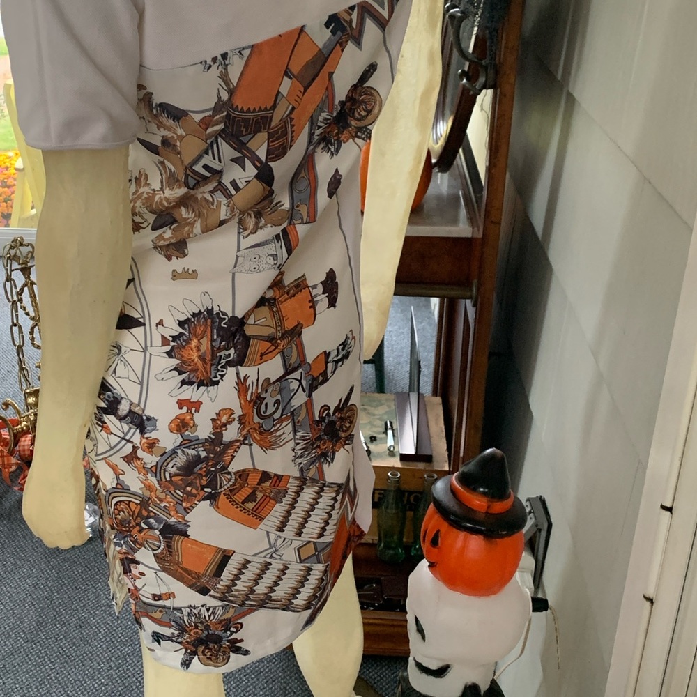 Boutique Inspired Graphic Dress - Picture 4 of 10